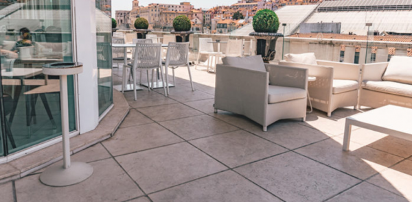 Pemilihan lantai batu alam untuk kesan alami dan elegan